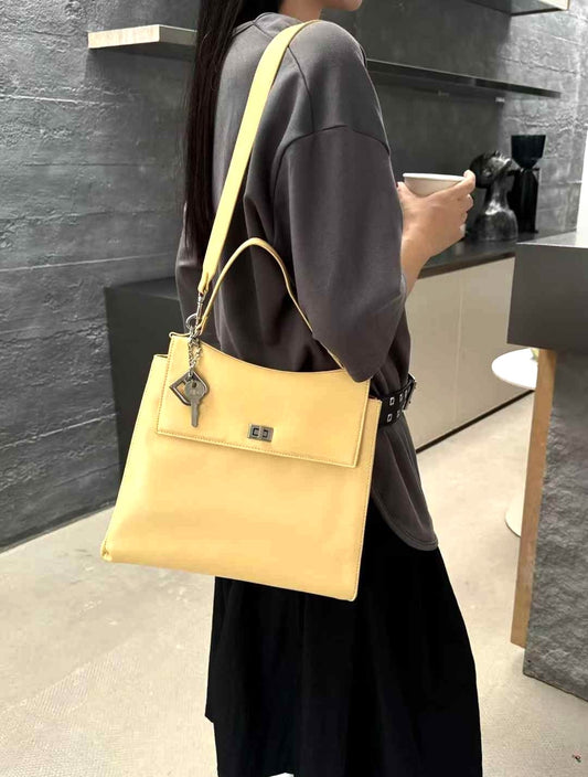 shoulder bags